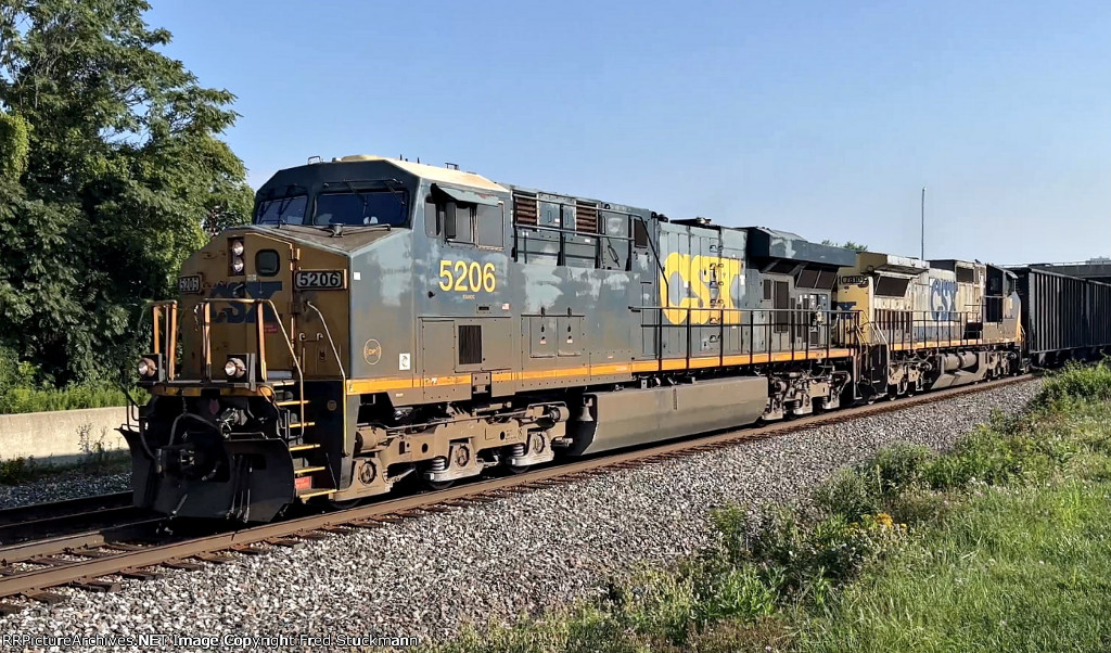 CSX 5206 leads B157.